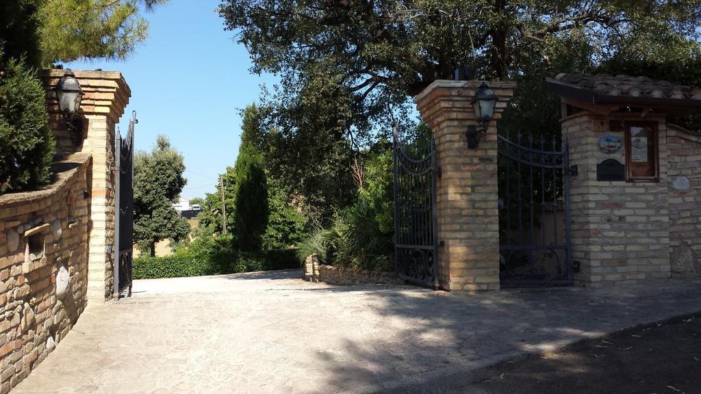 Agriturismo Col Morino Bed and Breakfast Pineto Buitenkant foto