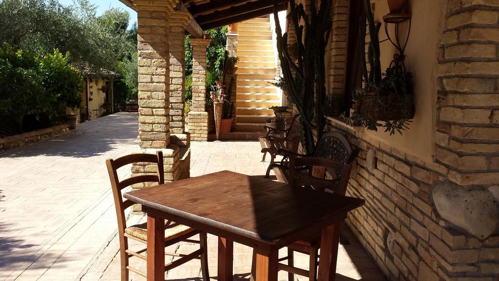 Agriturismo Col Morino Bed and Breakfast Pineto Buitenkant foto